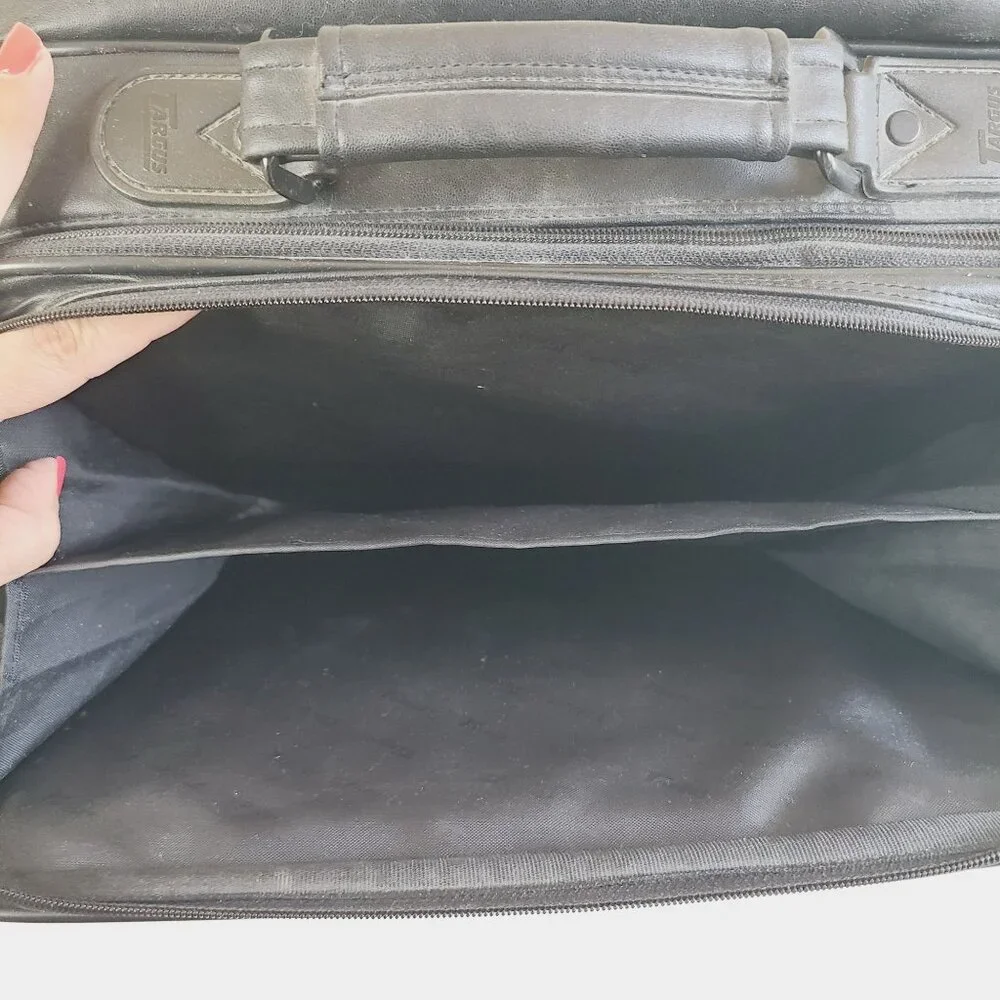 Targus Black Leather Laptop Bag With Shoulder Strap & Multiple Compartments